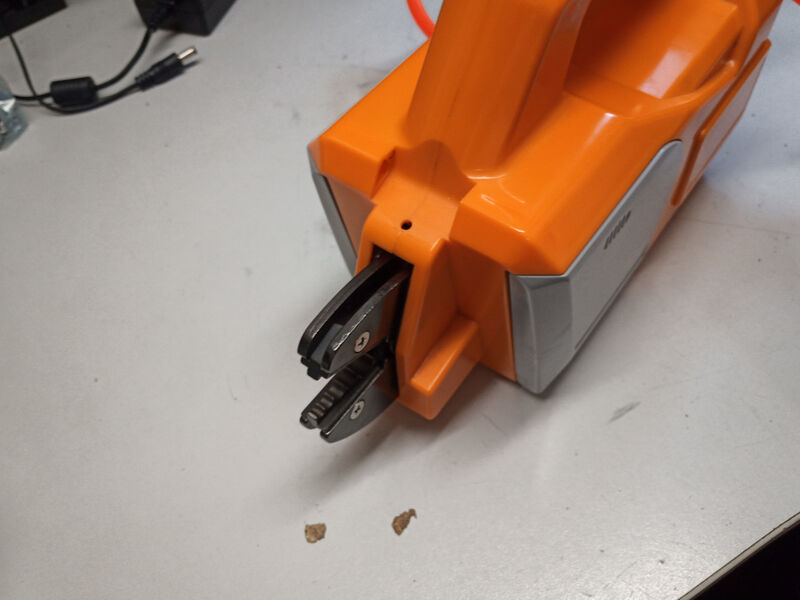Pneumatic Crimper 1
