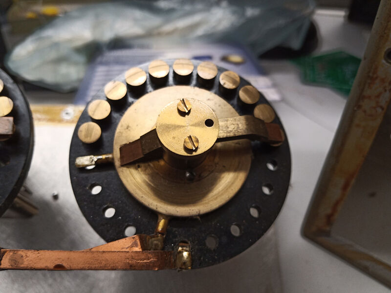 Resistor decade box repairs 02